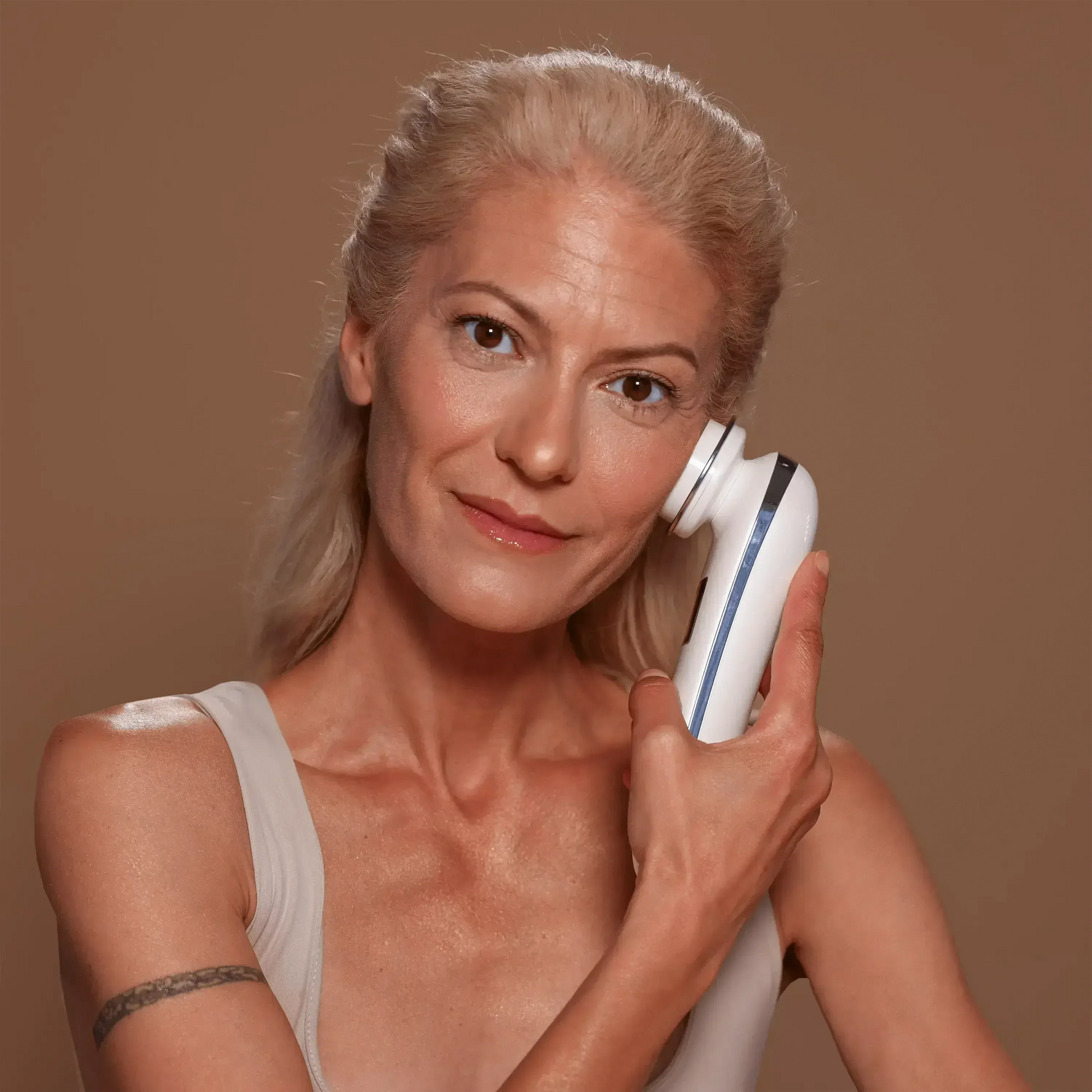 Auryn | Beauty Device — LED Light Therapy Microcurrent Handset for Home Use 1