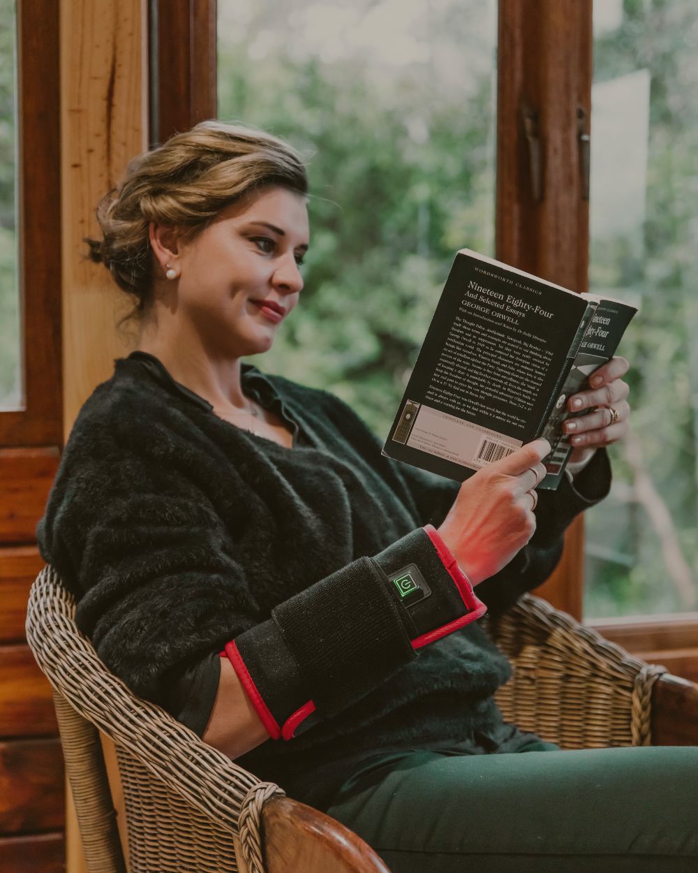 Zephira | Red Light Therapy Wrap — Cordless Wearable LED Device with Adjustable Fit 1